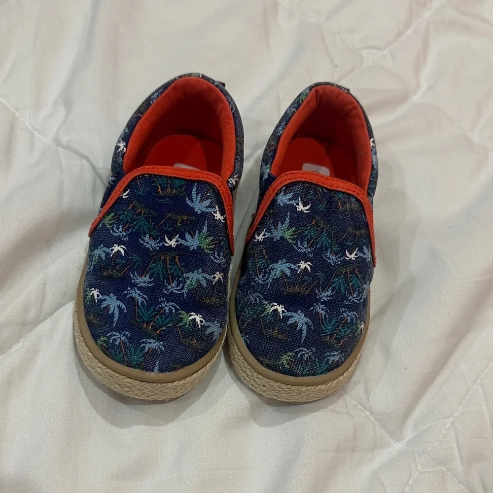 NEW Crazy 8 Kids Navy and Orange Dinosaur Slippers baby size 6